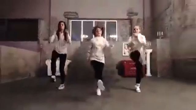 Самый современный сейчас танец Шаффл!!! *УЧИМСЯ ТАНЦЕВАТЬ*😉😁 смотреть онлайн