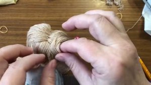 Кукольная прическа из ниток