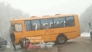Фура протаранила автобус с детьми в Нижегородской области
