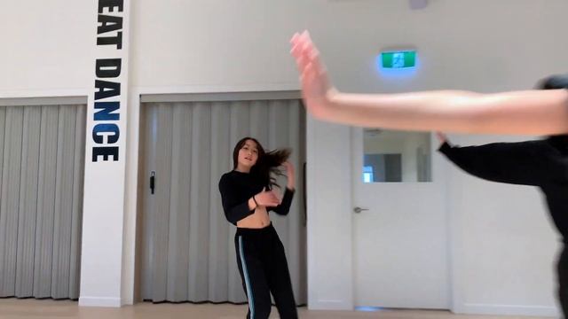 EN BEAT | Pouch - BBNO$ & Y2K | Rina Chae Waacking Choreography смотреть онлайн