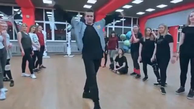 Amazon Maksim VoodooVogue dance