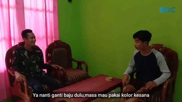 DIHINA DAN DIANGGAP TUKANG KEBUN,SETELAH BUKA JAKET TERNYATA SEORANG TNI !!! смотреть онлайн