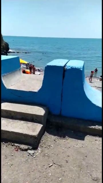 АБРАУ-ДЮРСО, ЛЮДЕЙ НА ПЛЯЖЕ МИНИМУМ, ВОДИЧКА БОДРЯЩА😋#абрау-дюрсо #курортыкраснодарскогокрая смотреть онлайн
