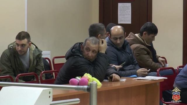 Семья из Мурманской области обвиняется в организации незаконного пребывания в России 76 иностранцев