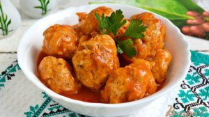 Тефтели из куриного фарша с пшеничной кашей в томатном соусе