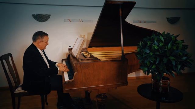 V. Bellini/F. Chopin: Casta Diva, version for piano solo смотреть онлайн