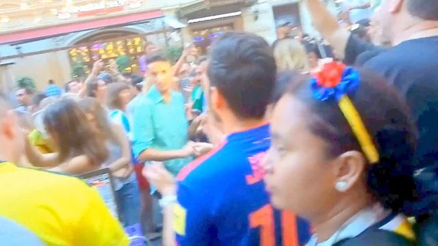 ЧМ-2018. Фан-зона на улице Никольской.Колумбийцы.V80630 205010 смотреть онлайн