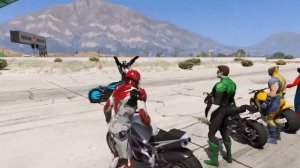 Мотоциклы с Человеком-пауком и героями на рампе