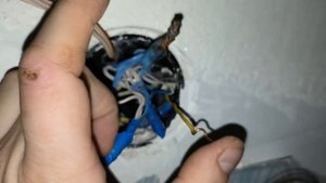 Как подключить лампу к существующей коробке