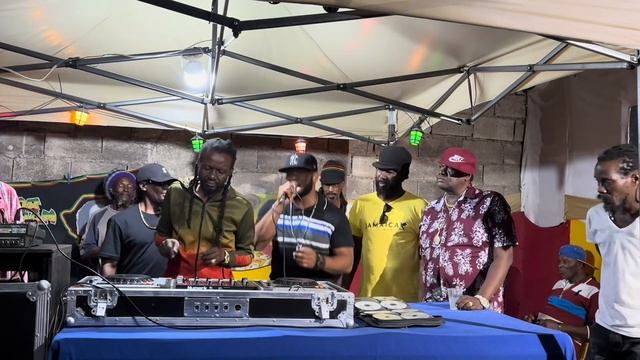 Peter Metro, Bunny General, Esaw, Rohgees, Rico Banton, Lazer Matrix, Izeez I, @ Caveman RubADub Gd смотреть онлайн