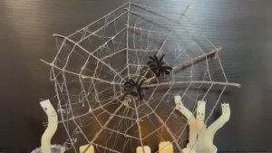 Своими руками декор на Хэллоуин 🎃 Паутина из веточек и нитей 🕸️🕷️🕸️