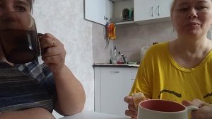 У Маисы в гостях пьем чай, болтаем и смеемся.