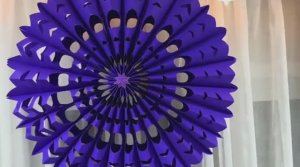 Новогодний декор своими руками, большая объемная снежинка из цветной бумаги А4