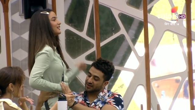 Bigg Boss S14 | बिग बॉस S14 | Aly And Arshi Kiss Each Other