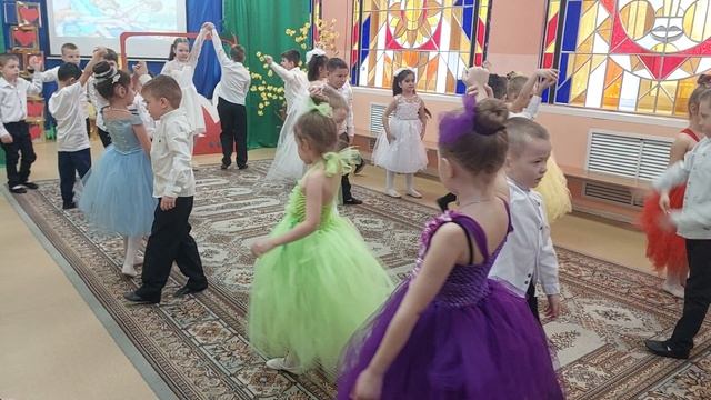 8 МАРТА.  Песня-танец "Мама  моя "