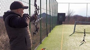 Блочный лук Hoyt Defiant пробивает стальную трубу и 6см.древесины .