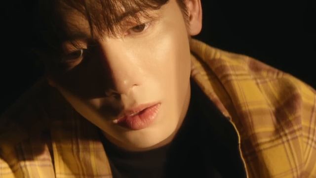 TXT Deja Vu MV смотреть онлайн