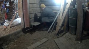 ГАРАЖ ДЛЯ ДОМА В ДЕРЕВНЕ ИЗ САРАЯ. СДЕЛАЛ ПОЛКИ ИЗ ХЛАМА