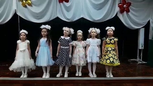 Вокальная студия "Поющий ручеек" Поздравляет любимых мамочек С 8 Марта! смотреть онлайн