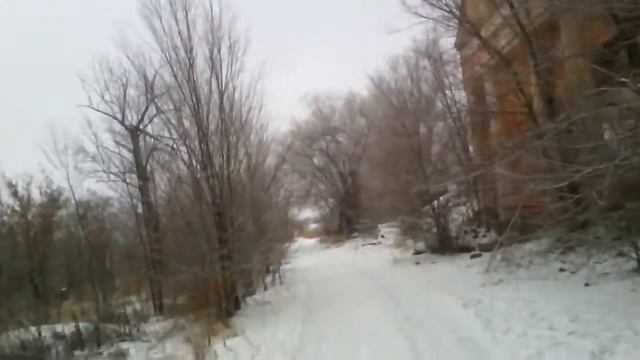Древнее здание 50-х годов. Колонны баальбека.