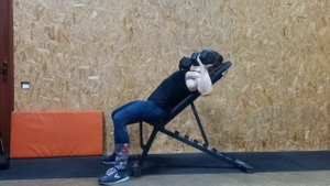 Жим гантелей на наклонной скамье