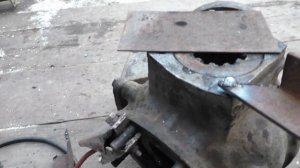 Как выкрутить обломанный болт без экстрактора ?