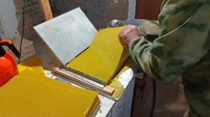 Своя вощина на алюминиевой матрице.