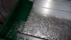 Вибролоток (вибропитатель) VL-60208. Пример фасовки мелких деталей с большой площадью контакта