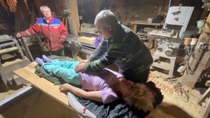 НЕМЕЕТ НОГА. Новый Год у ДРУЗЕЙ в МАСТЕРСКОЙ (Костоправ Юрий Репин)