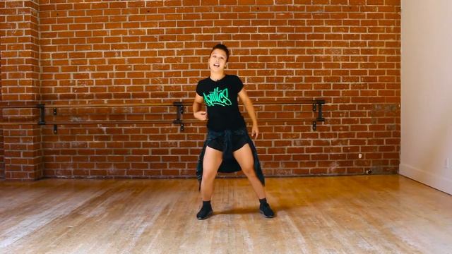Basic Waacking Dance Tutorial For Beginners with @laydeeliz | #GrooveWednesday