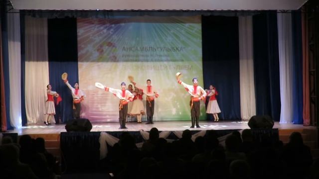 За околицей гуляем, ансамбль "Улыбка" смотреть онлайн