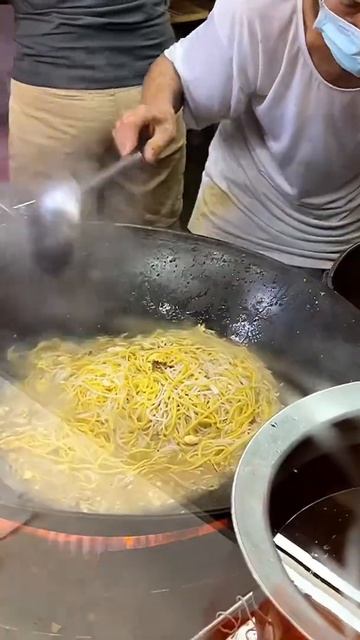 Award winning Hokkien mee! | hawker food street food in Singapore vlog смотреть онлайн