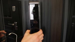 Как попасть домой, если электронный замок разряжен? Рассказываем!