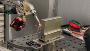 Сварка плавлением IPG LightWELD с роботизированной системой Fanuc CRX 25iA