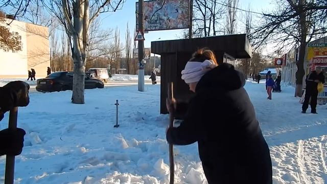 "Коммунальщики делать ничего не хотят - говорят, им не платят з/п (видео "Корабелов.Инфо")