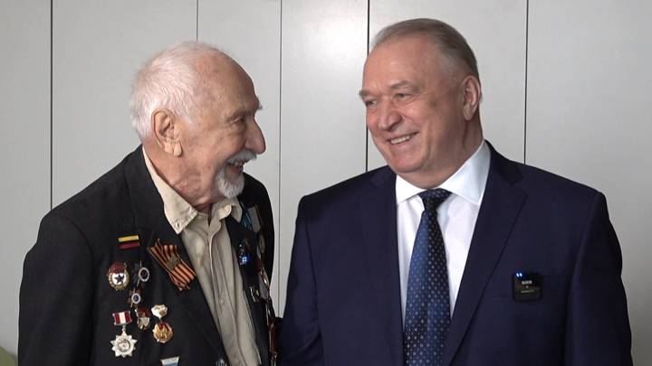 Сергей Катырин поздравил старейшего арбитра МКАС Георгия Вельяминова со столетним юбилеем