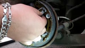 Замена колодок тормозных механизмов задних колёс на Daewoo Matiz 0 8L 1 0L МКПП и АКПП