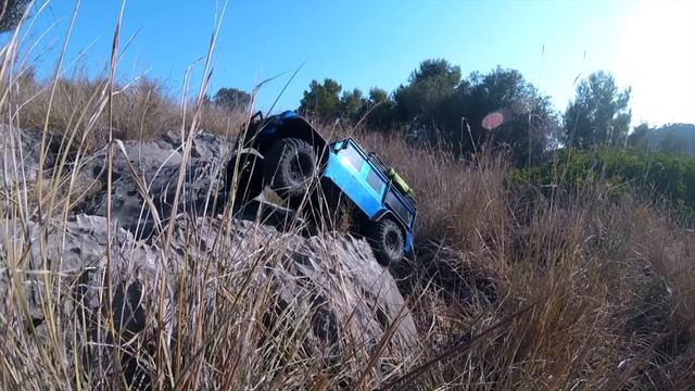 trx4 defender crawler azul trial por rocas (traxxas land rover defender nuevo color azul 2020)