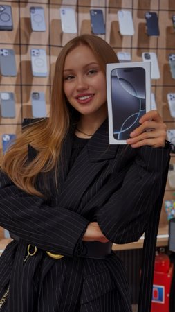 Распаковка iPhone 16 Pro в белом цвете🤍