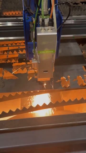 Лазерная резка металла на станке лазерной резки LASER PRO производства ЛАЗЕРКРОЙ смотреть онлайн