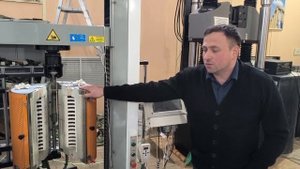 Оборудование с навесной муфельной печью для испытывания металлов на сжатие и растяжение.