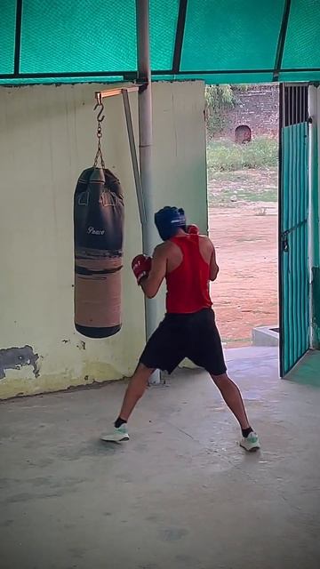 Ek tarfa system 💪🏻🏅| boxing bag 🥊 workout | fitness motivation #trending #fitnessmotivation смотреть онлайн