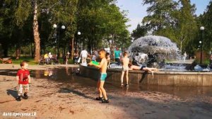 НИЖНИЙ ТАГИЛ Стоит ЖАРА Дети купаются в ФОНТАНАХ