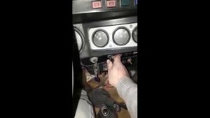 Попытка завести УАЗ после пятилетнего простоя .
