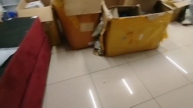 Внутри рынок