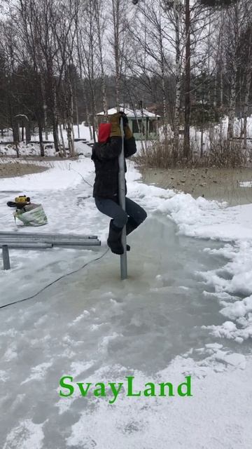 Сваи 9 метров одними руками #shorts смотреть онлайн