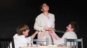 Тизер спектакля "Летние осы кусают нас даже в ноябре"