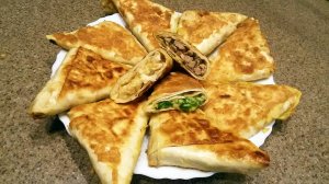 Самса из лаваша на сковороде. Лаваш с разными начинками. Рецепты из лаваша на сковороде с начинкой.