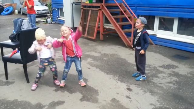 Саша. Энергичный танец смотреть онлайн