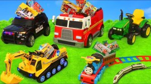 Пожарная машина, трактор, экскаватор, полиция и поезд на машинах
